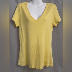 Lily Pulitzer Meredith Yellow V-Neck Tee
PTP 19”, L 26” Pima Cotton